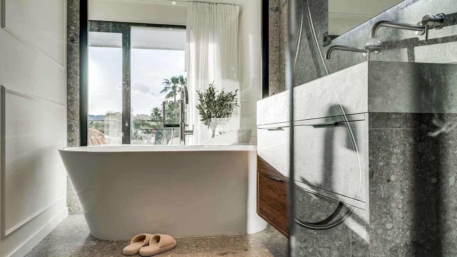 4 soveværelse Byhus til salg i Nueva Andalucia med swimmingpool - € 1.395.000 (Ref: 9215172)