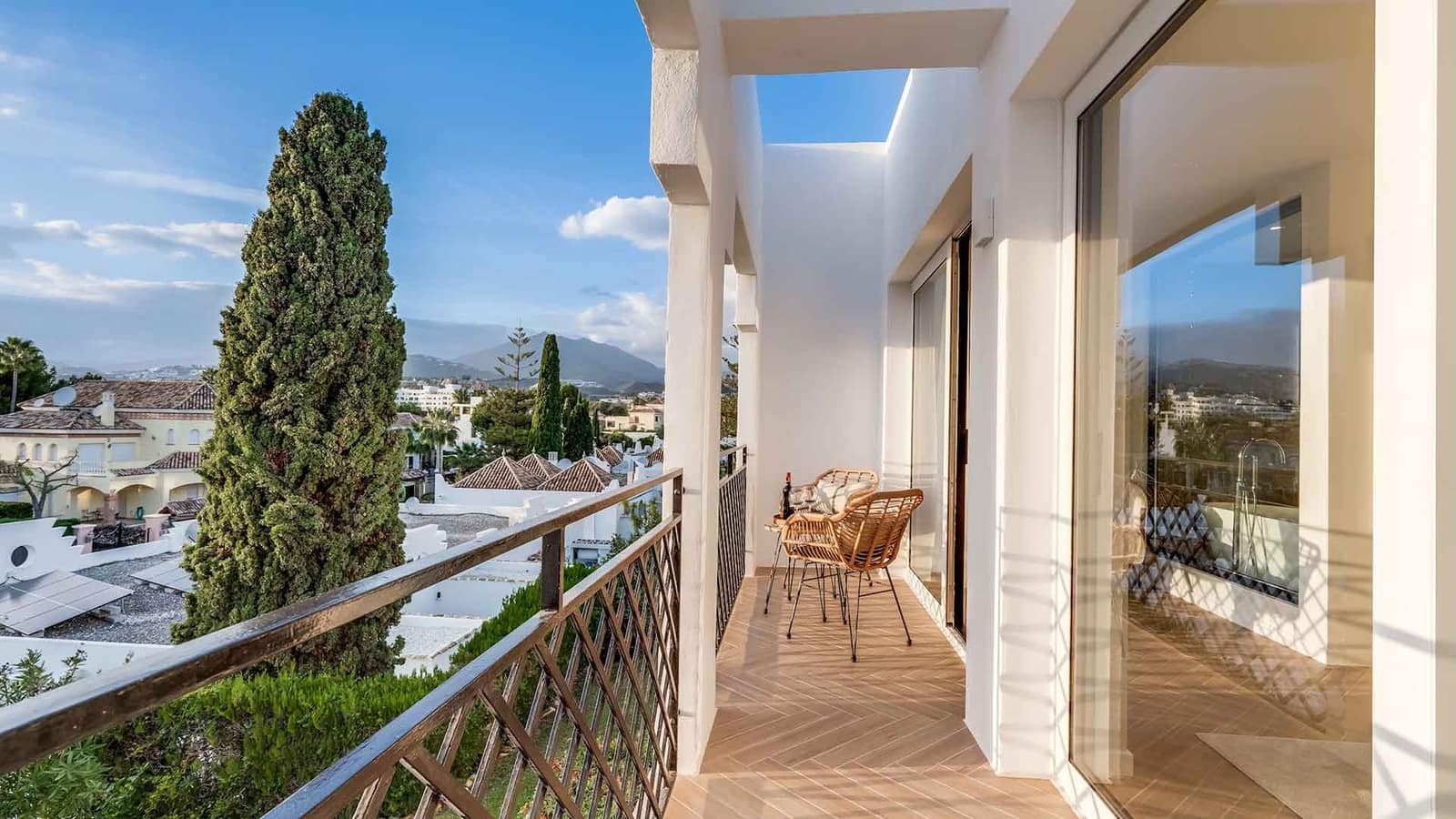 4 soveværelse Byhus til salg i Nueva Andalucia med swimmingpool - € 1.395.000 (Ref: 9215172)