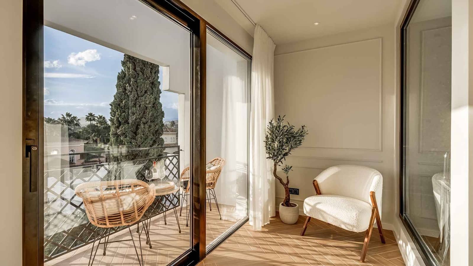 4 soveværelse Byhus til salg i Nueva Andalucia med swimmingpool - € 1.395.000 (Ref: 9215172)