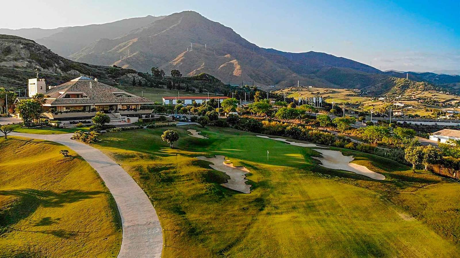 Chalet de 3 habitaciones en Estepona en venta con piscina - 2.499.000 € (Ref: 9226811)