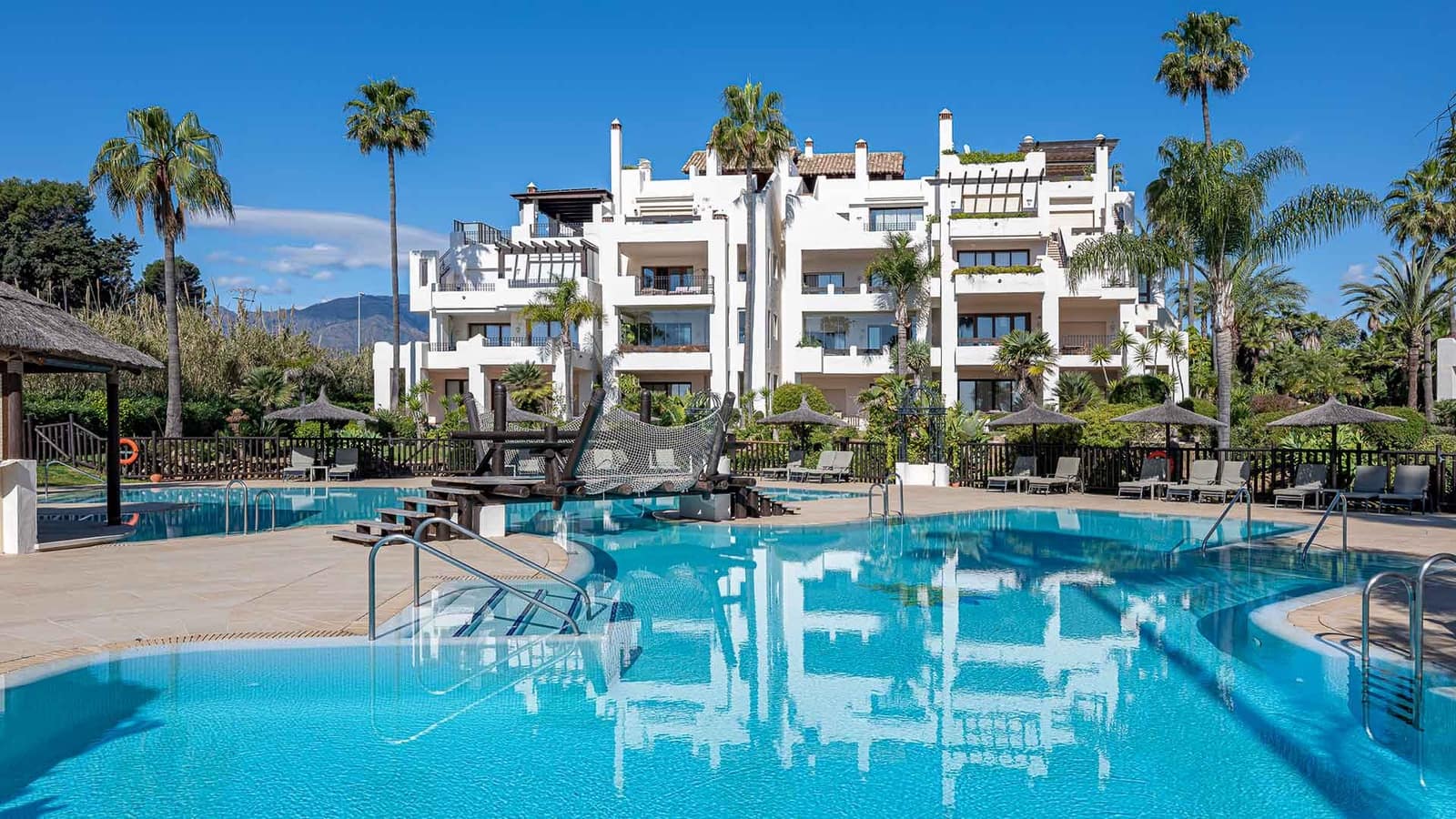 3 sypialnia Apartament na sprzedaż w Estepona z basenem - 1 995 000 € (Ref: 9226813)