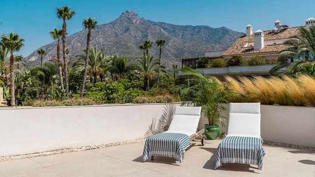 3 chambre Penthouse à vendre à Lomas De Marbella, Marbella avec piscine - 2 250 000 € (Ref: 9230495)