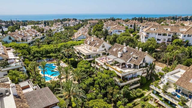 3 chambre Penthouse à vendre à Lomas De Marbella, Marbella avec piscine - 2 250 000 € (Ref: 9230495)