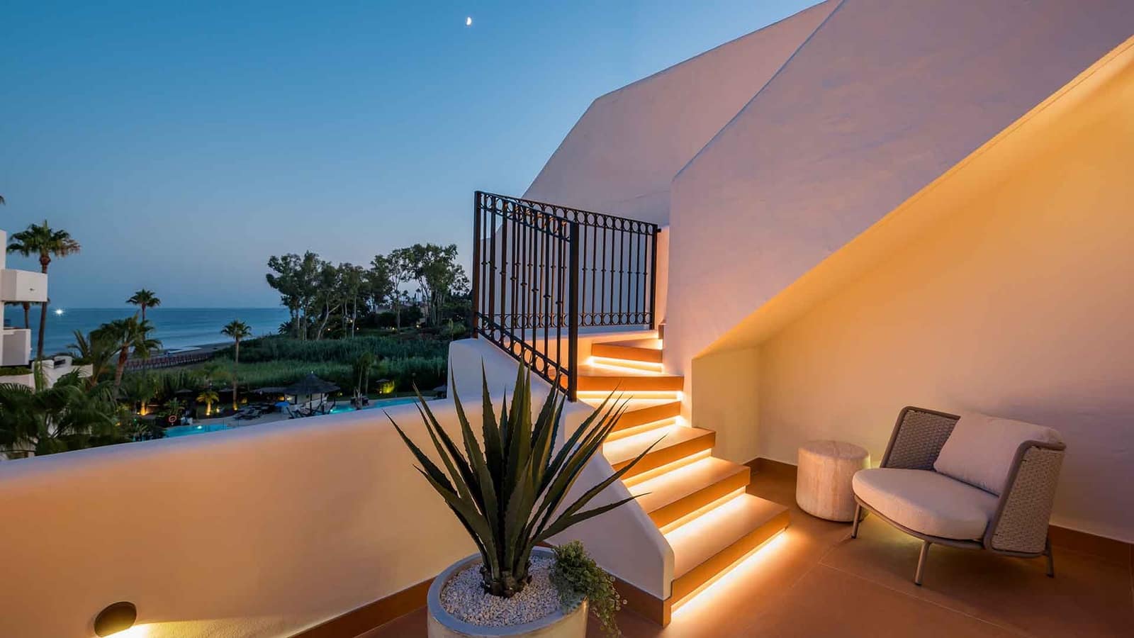 3 sovrum Takvåning till salu i Estepona med pool - 2 695 000 € (Ref: 9252138)