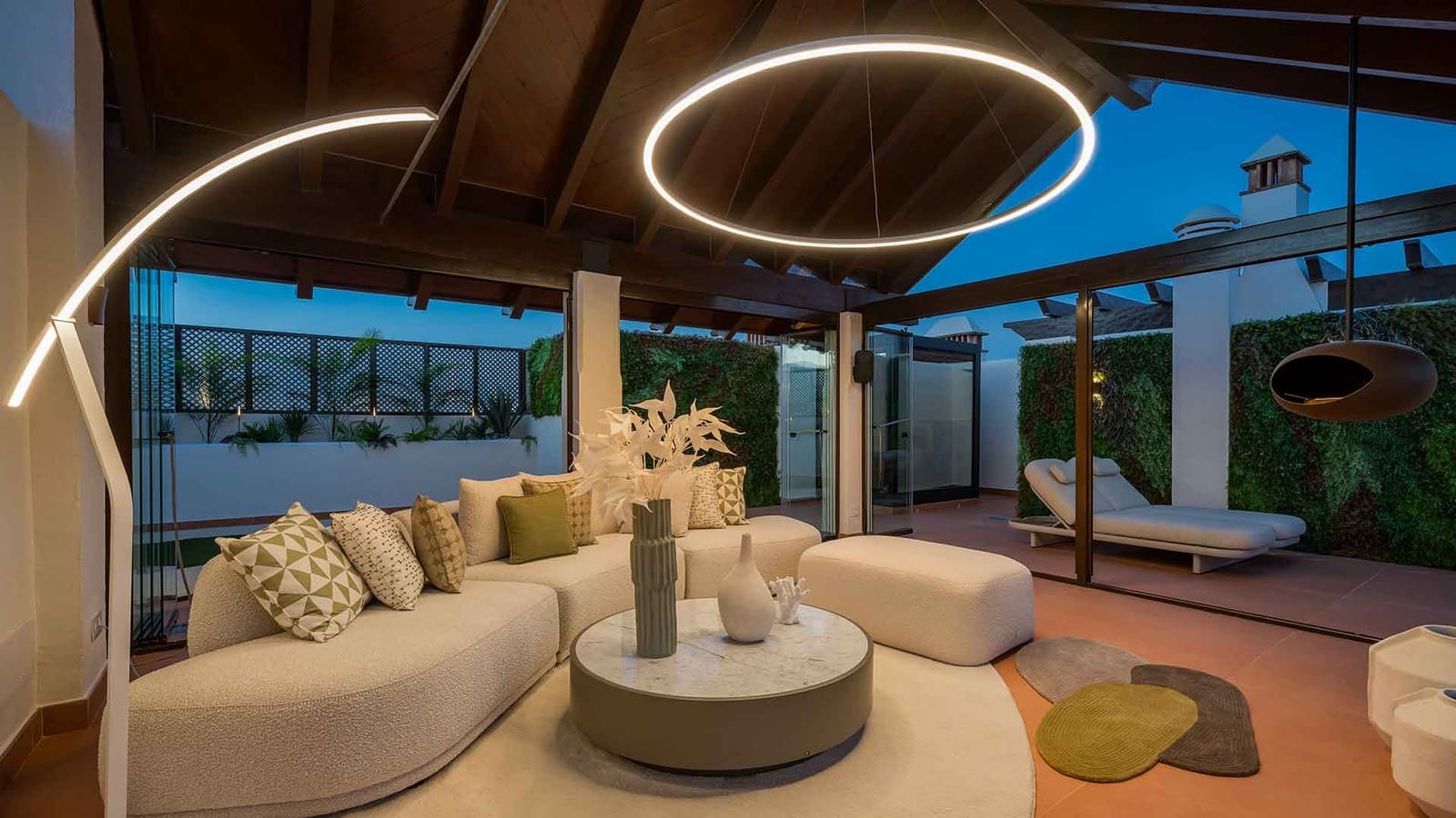 3 sovrum Takvåning till salu i Estepona med pool - 2 695 000 € (Ref: 9252138)