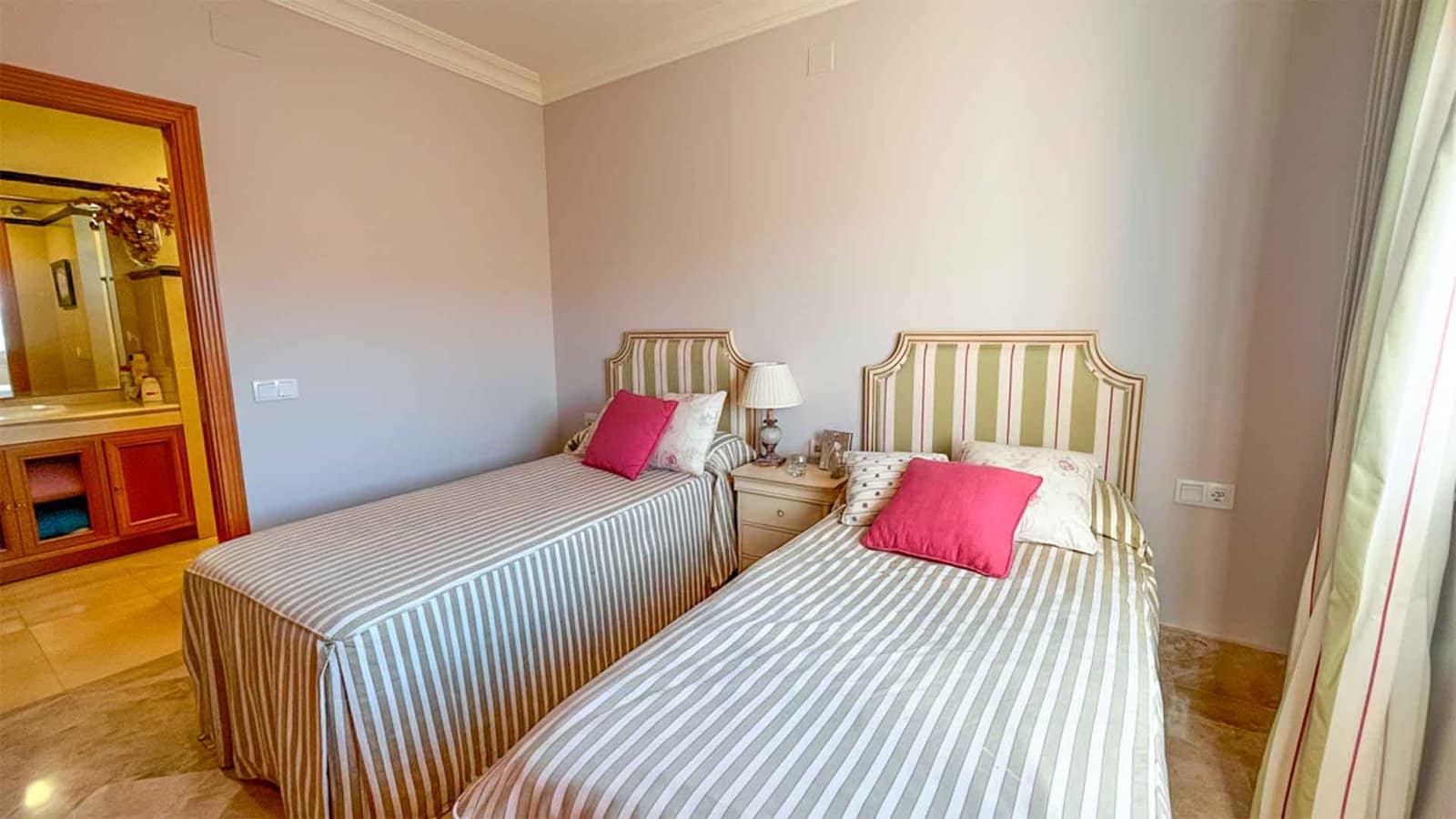 3 soveværelse Semi-Rækkehus til salg i Marbella med swimmingpool - € 1.395.000 (Ref: 9276244)