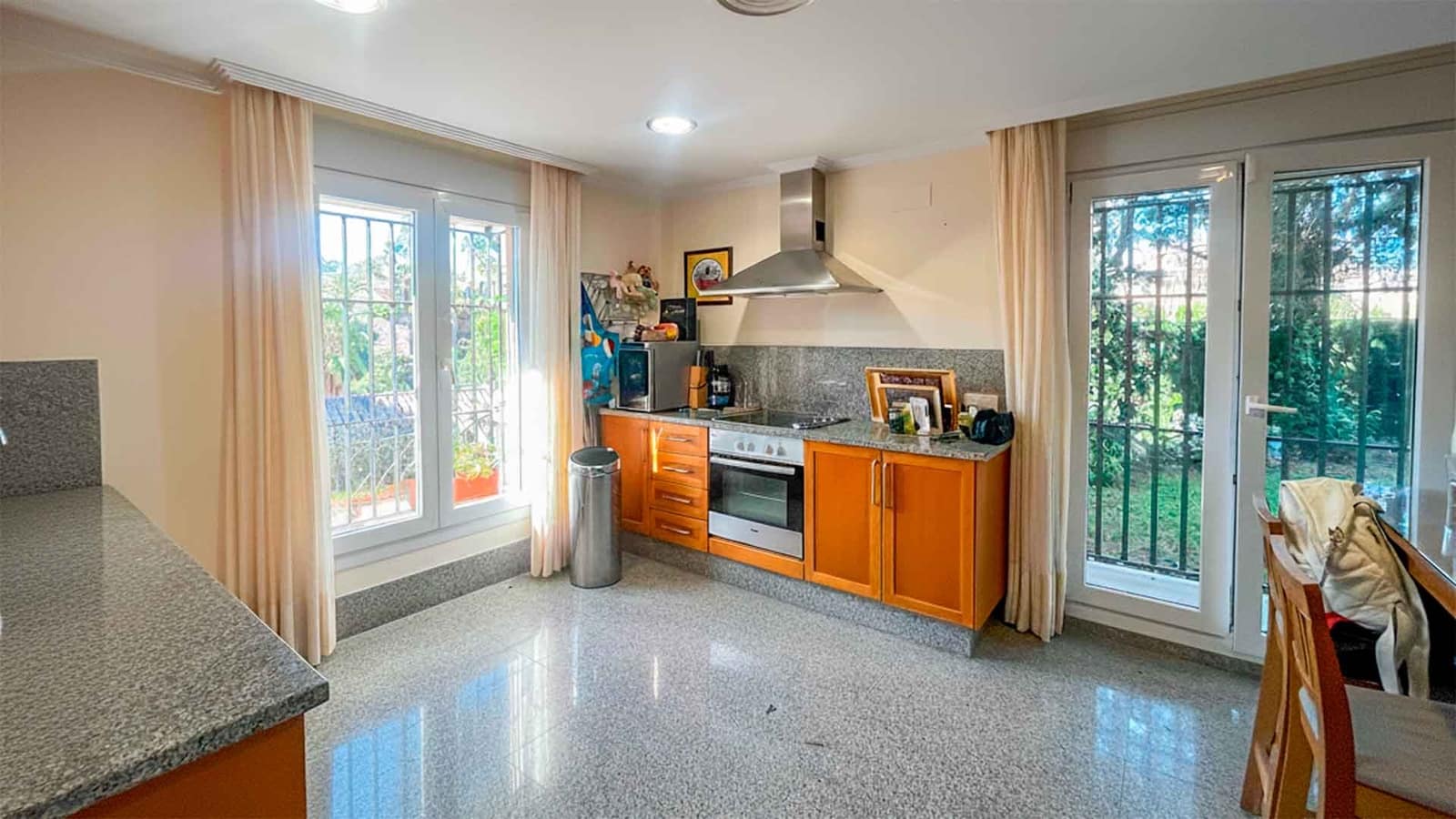 3 soveværelse Semi-Rækkehus til salg i Marbella med swimmingpool - € 1.395.000 (Ref: 9276244)