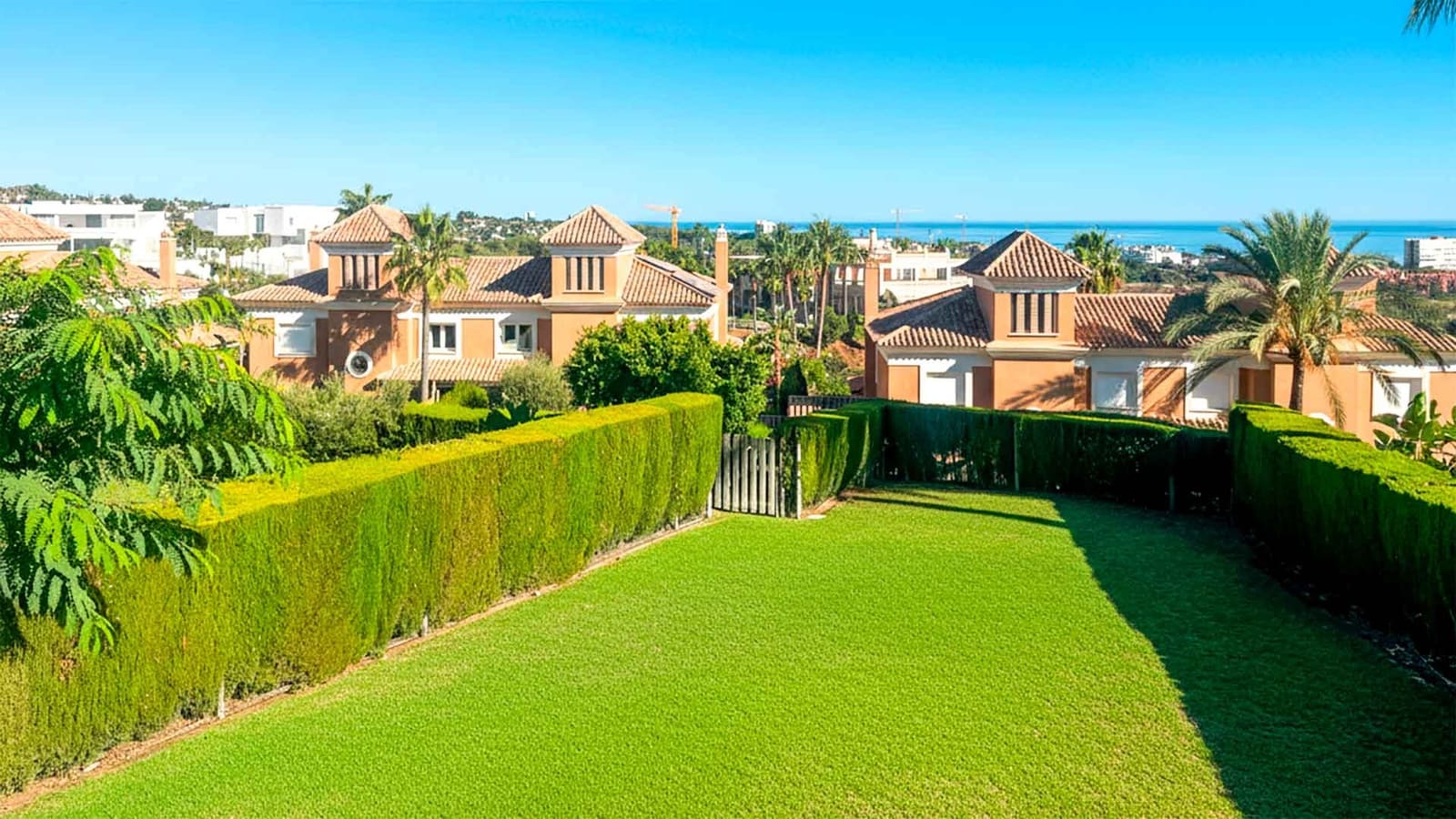 3 soveværelse Semi-Rækkehus til salg i Marbella med swimmingpool - € 1.395.000 (Ref: 9276244)