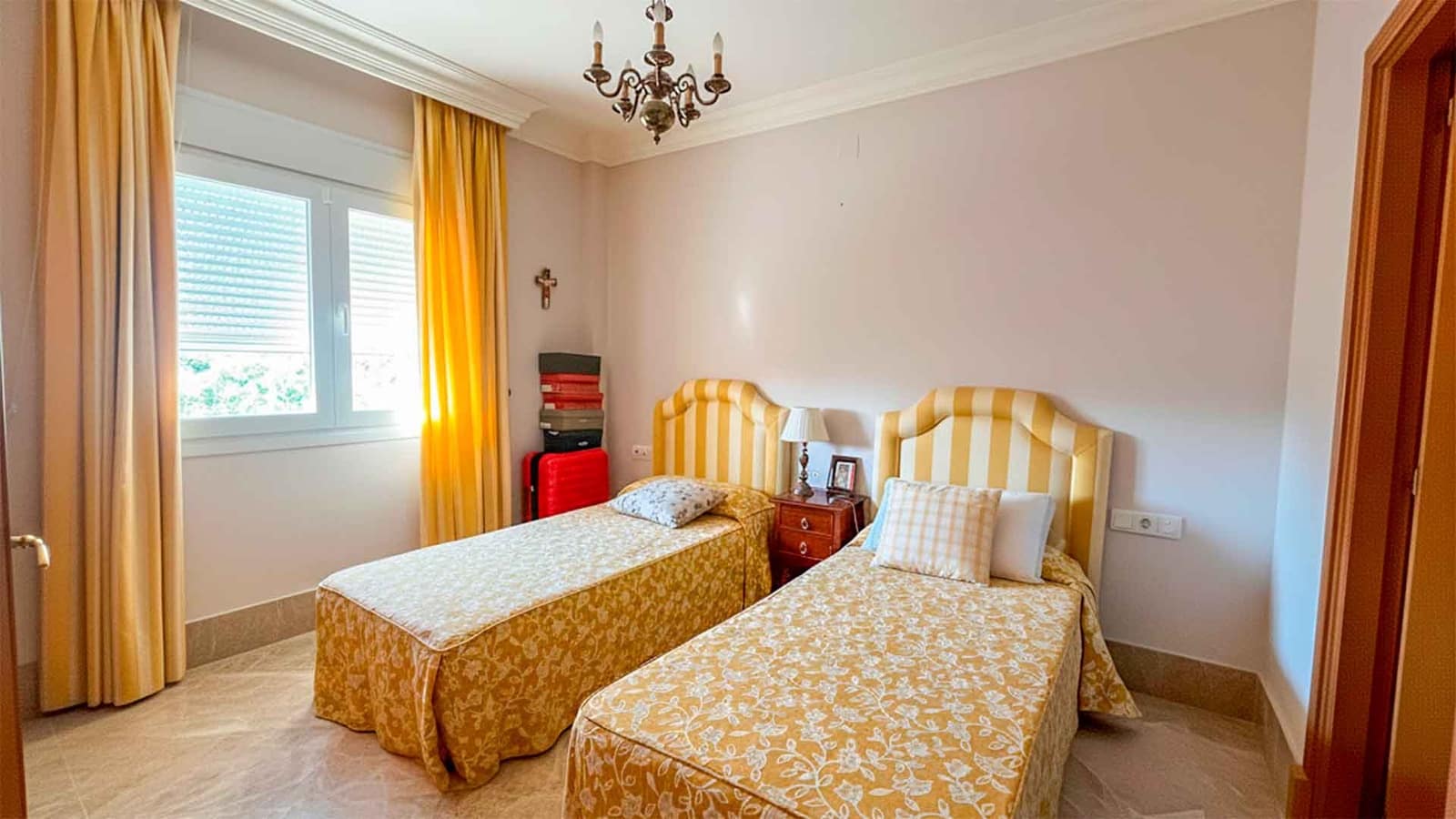 3 soveværelse Semi-Rækkehus til salg i Marbella med swimmingpool - € 1.395.000 (Ref: 9276244)