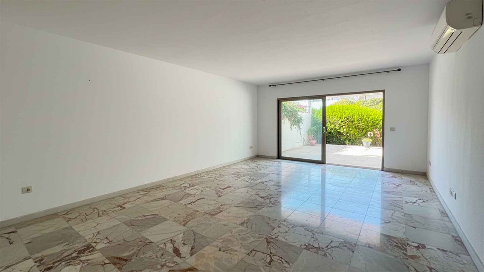 3 makuuhuone Omakotitalo myytävänä paikassa Golden Mile mukana uima-altaan - 950 000 € (Ref: 9282081)