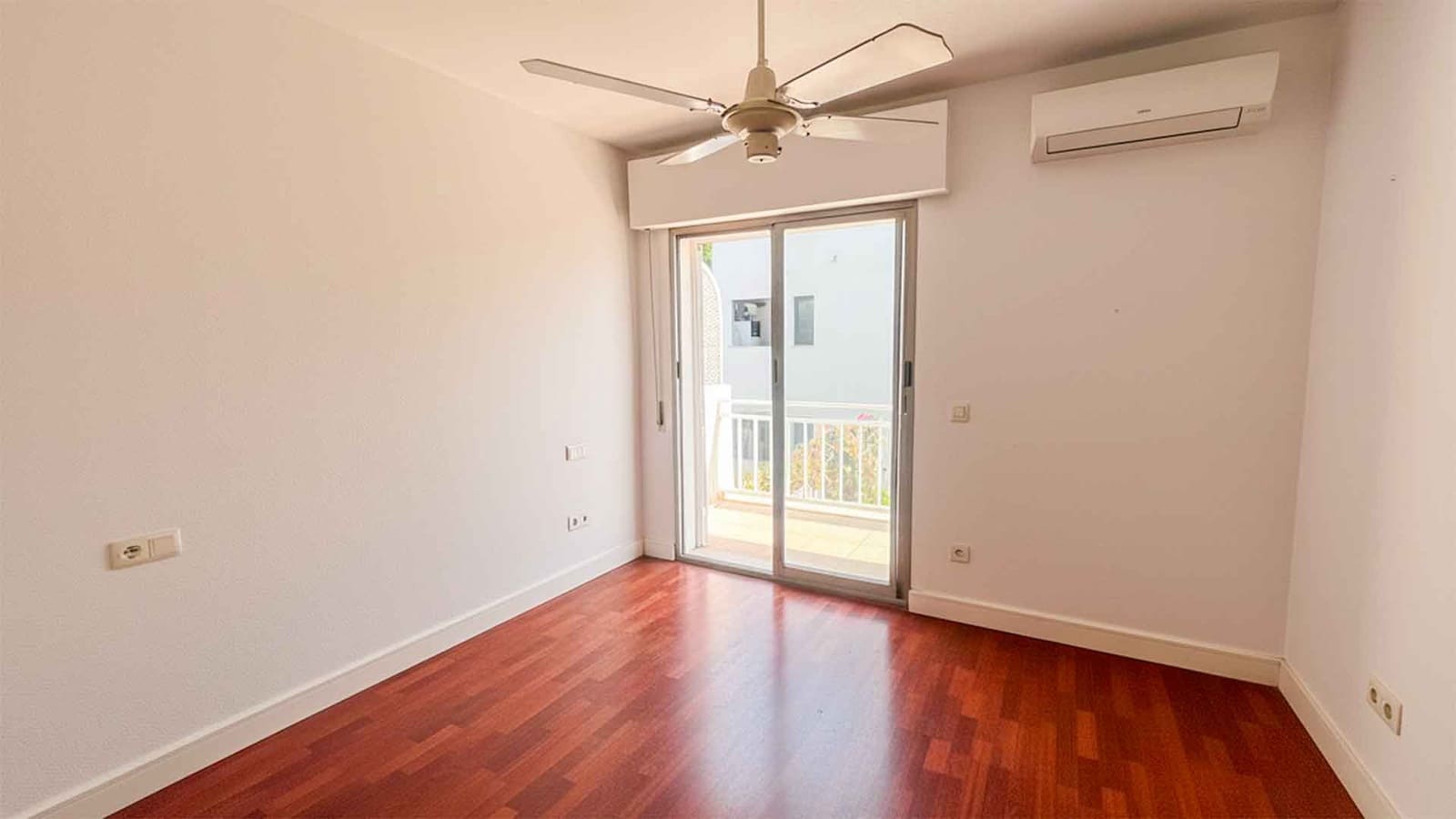 3 makuuhuone Omakotitalo myytävänä paikassa Golden Mile mukana uima-altaan - 950 000 € (Ref: 9282081)