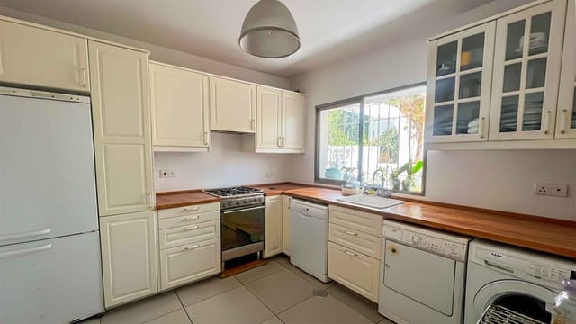 3 soverom Hus til salgs i Lomas De Marbella, Marbella med svømmebasseng - € 950 000 (Ref: 9282081)