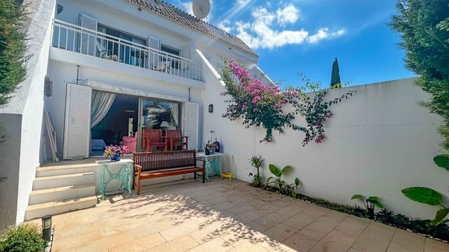 3 soverom Hus til salgs i Lomas De Marbella, Marbella med svømmebasseng - € 950 000 (Ref: 9282081)