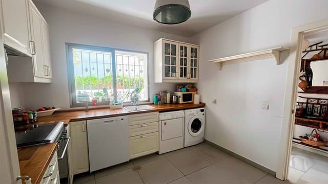 3 soverom Hus til salgs i Lomas De Marbella, Marbella med svømmebasseng - € 950 000 (Ref: 9282081)