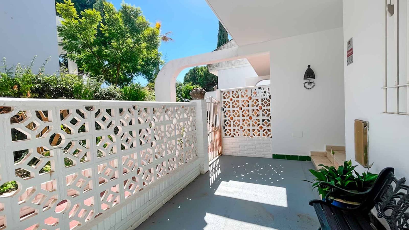 3 makuuhuone Omakotitalo myytävänä paikassa Golden Mile mukana uima-altaan - 950 000 € (Ref: 9282081)