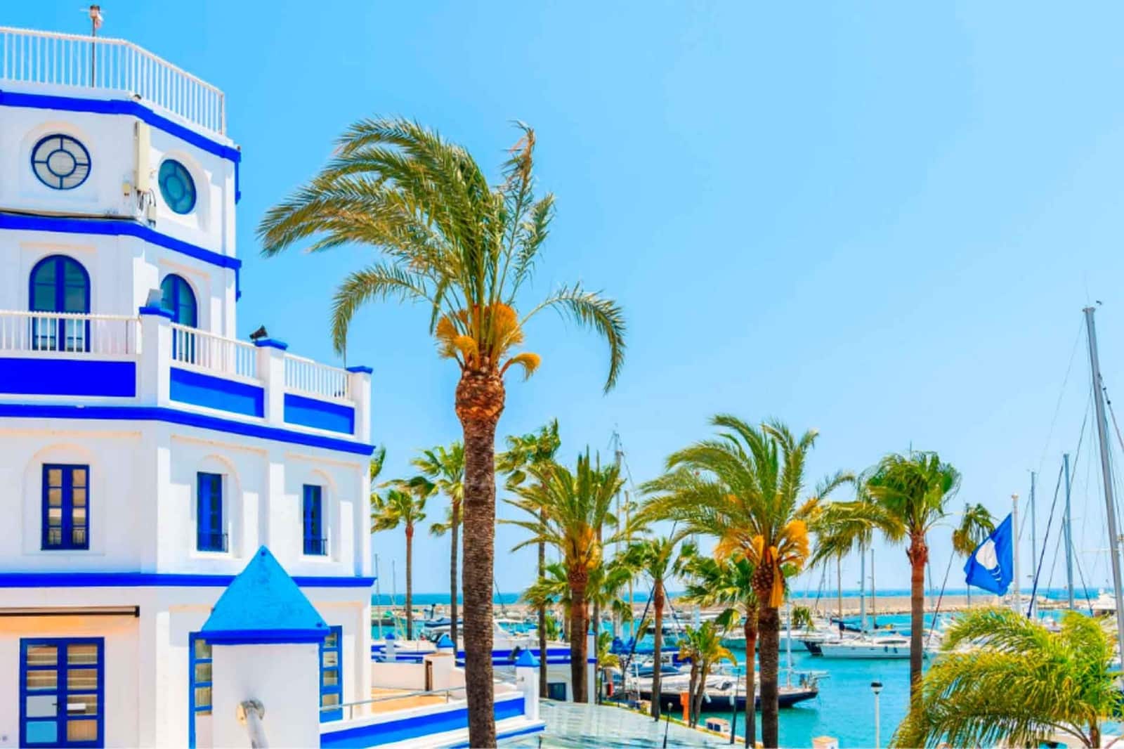 Apartamento de 3 habitaciones en Estepona en venta con piscina - 829.000 € (Ref: 9310789)