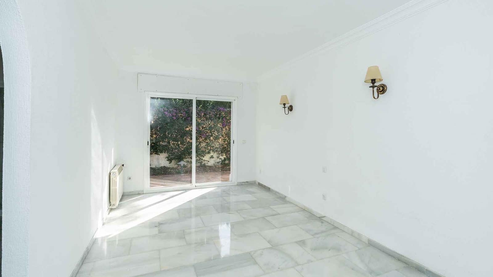 5 makuuhuone Huvila myytävänä paikassa Estepona mukana uima-altaan - 1 750 000 € (Ref: 9312718)