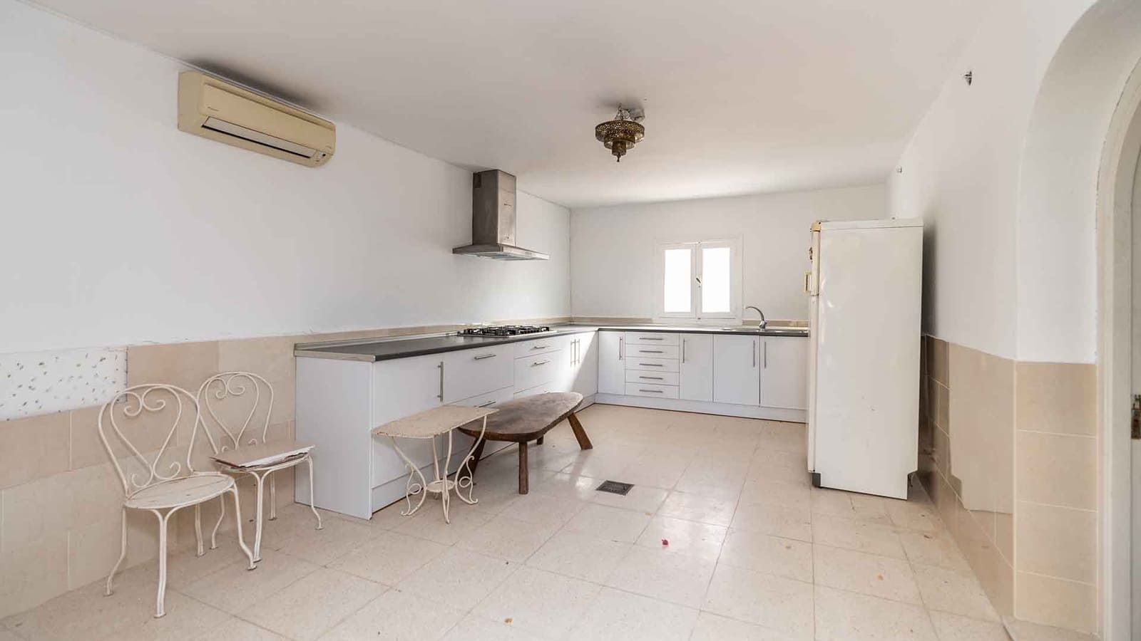 5 makuuhuone Huvila myytävänä paikassa Estepona mukana uima-altaan - 1 750 000 € (Ref: 9312718)