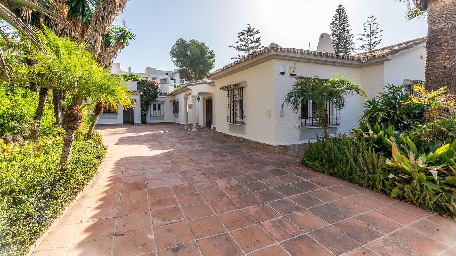 5 makuuhuone Huvila myytävänä paikassa Estepona mukana uima-altaan - 1 750 000 € (Ref: 9312718)