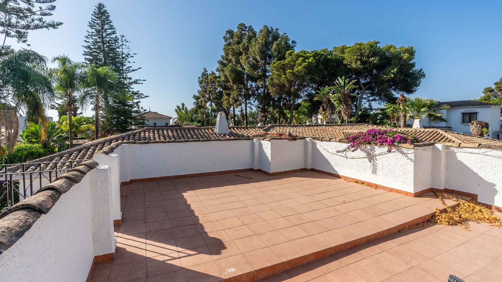 5 makuuhuone Huvila myytävänä paikassa Estepona mukana uima-altaan - 1 750 000 € (Ref: 9312718)