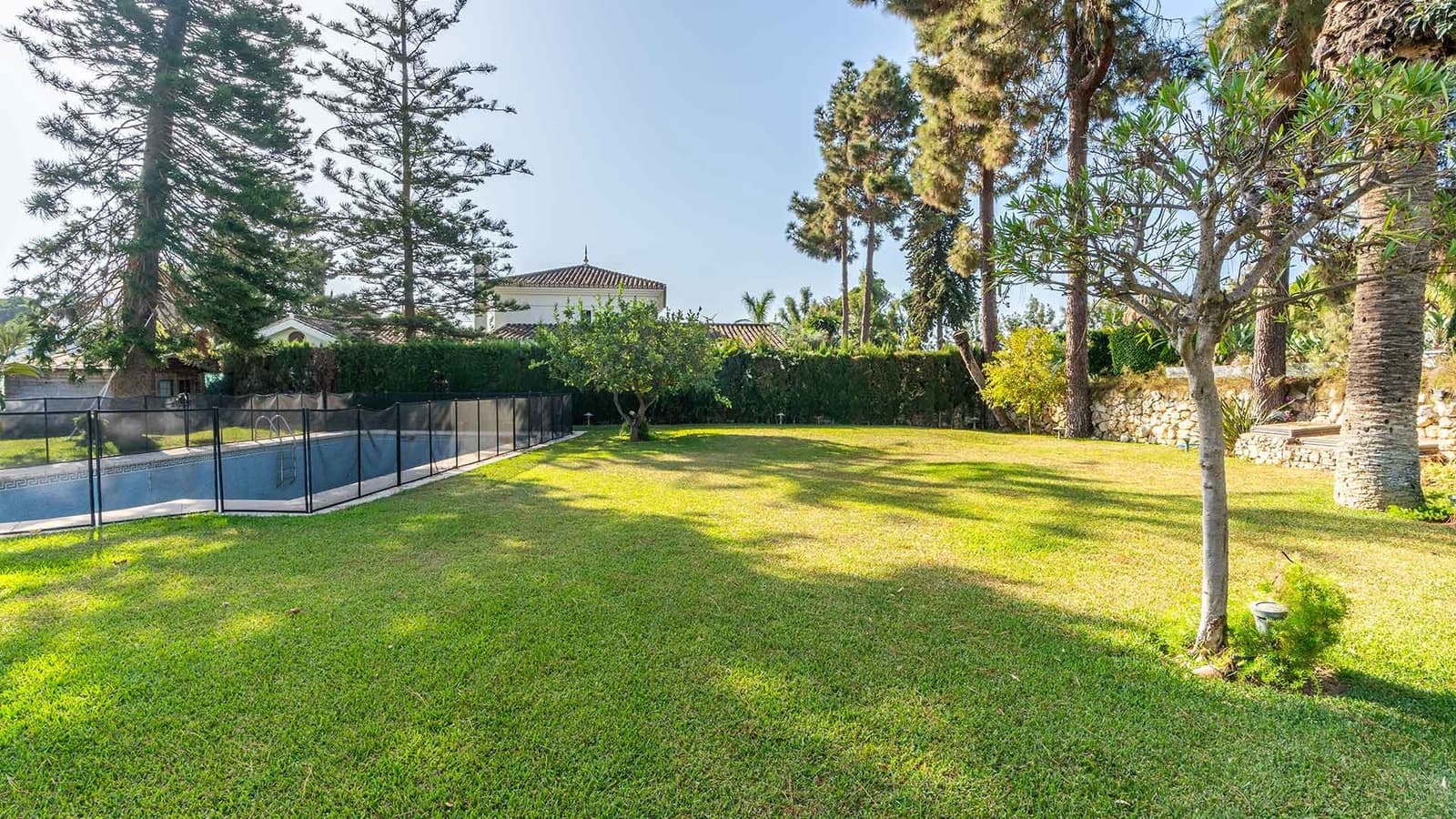 5 makuuhuone Huvila myytävänä paikassa Estepona mukana uima-altaan - 1 750 000 € (Ref: 9312718)