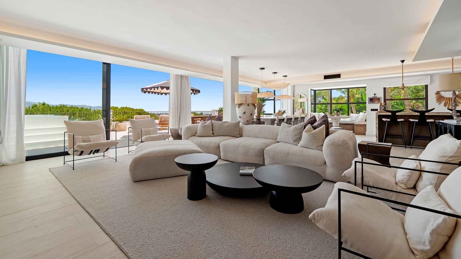 6 soverom Villa til salgs i Nueva Andalucia med svømmebasseng - € 11 950 000 (Ref: 9322595)