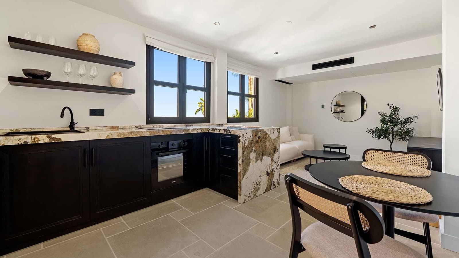 6 soverom Villa til salgs i Nueva Andalucia med svømmebasseng - € 11 950 000 (Ref: 9322595)