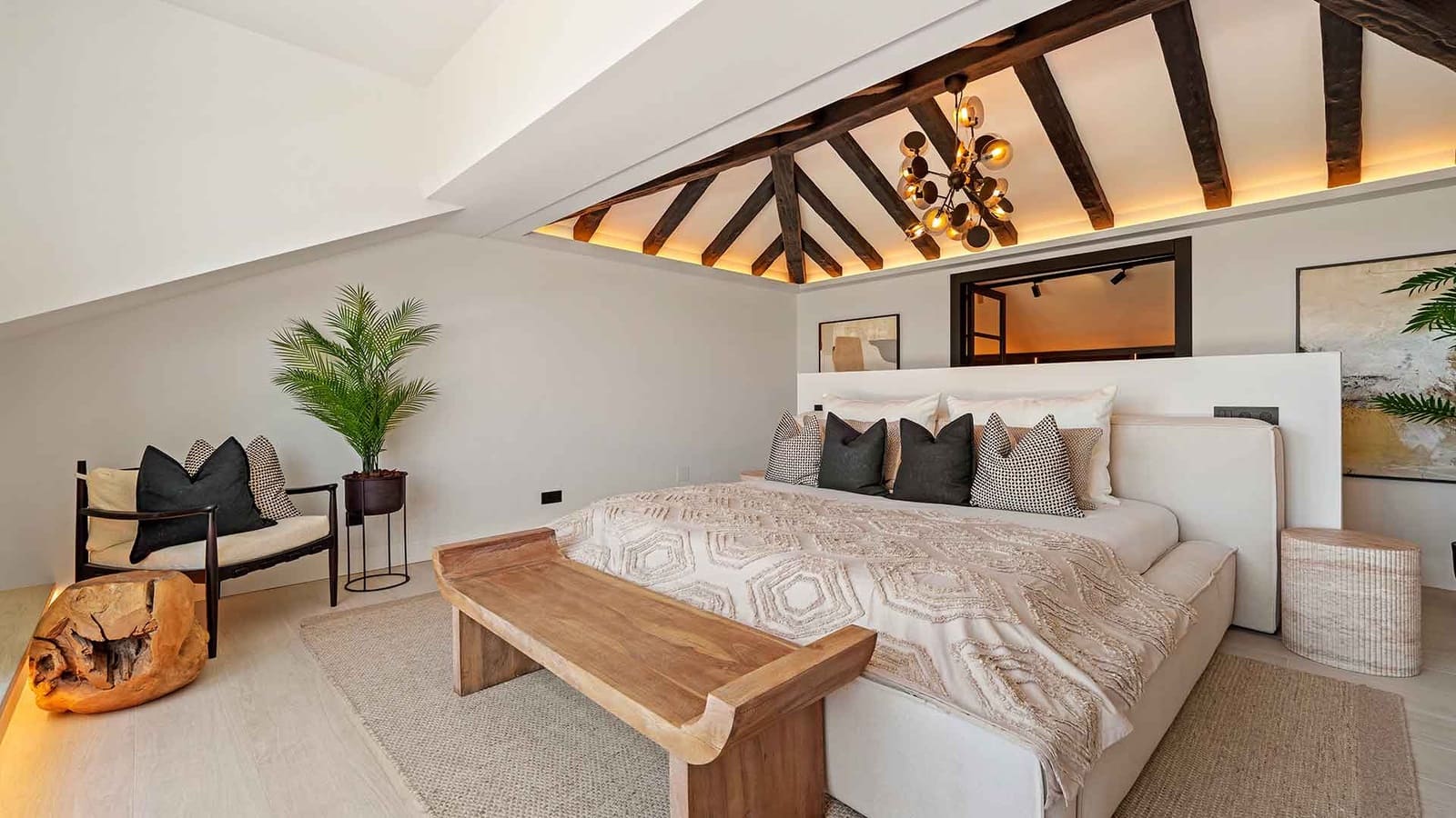 6 soverom Villa til salgs i Nueva Andalucia med svømmebasseng - € 11 950 000 (Ref: 9322595)