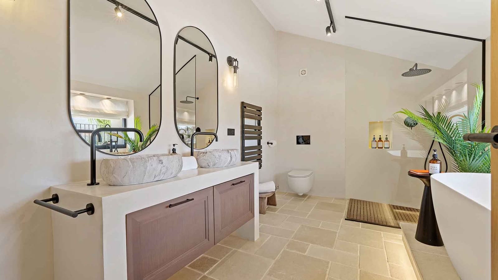 6 soverom Villa til salgs i Nueva Andalucia med svømmebasseng - € 11 950 000 (Ref: 9322595)