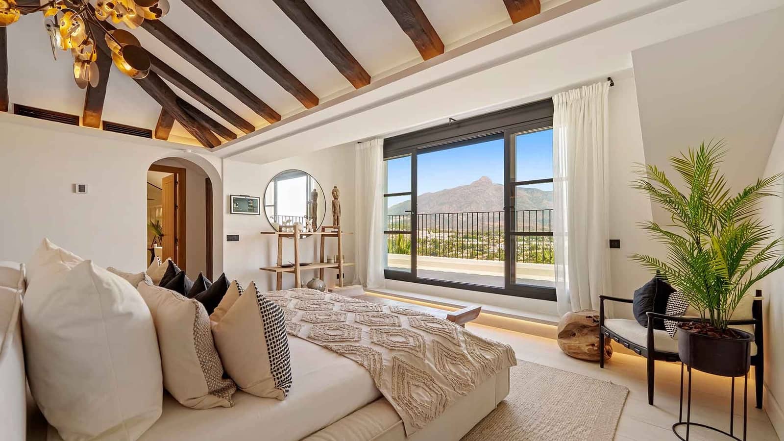 6 soverom Villa til salgs i Nueva Andalucia med svømmebasseng - € 11 950 000 (Ref: 9322595)