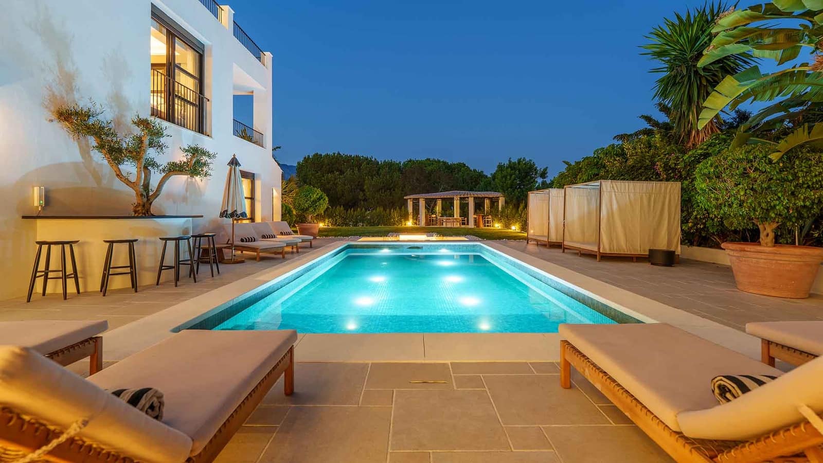 6 soverom Villa til salgs i Nueva Andalucia med svømmebasseng - € 11 950 000 (Ref: 9322595)