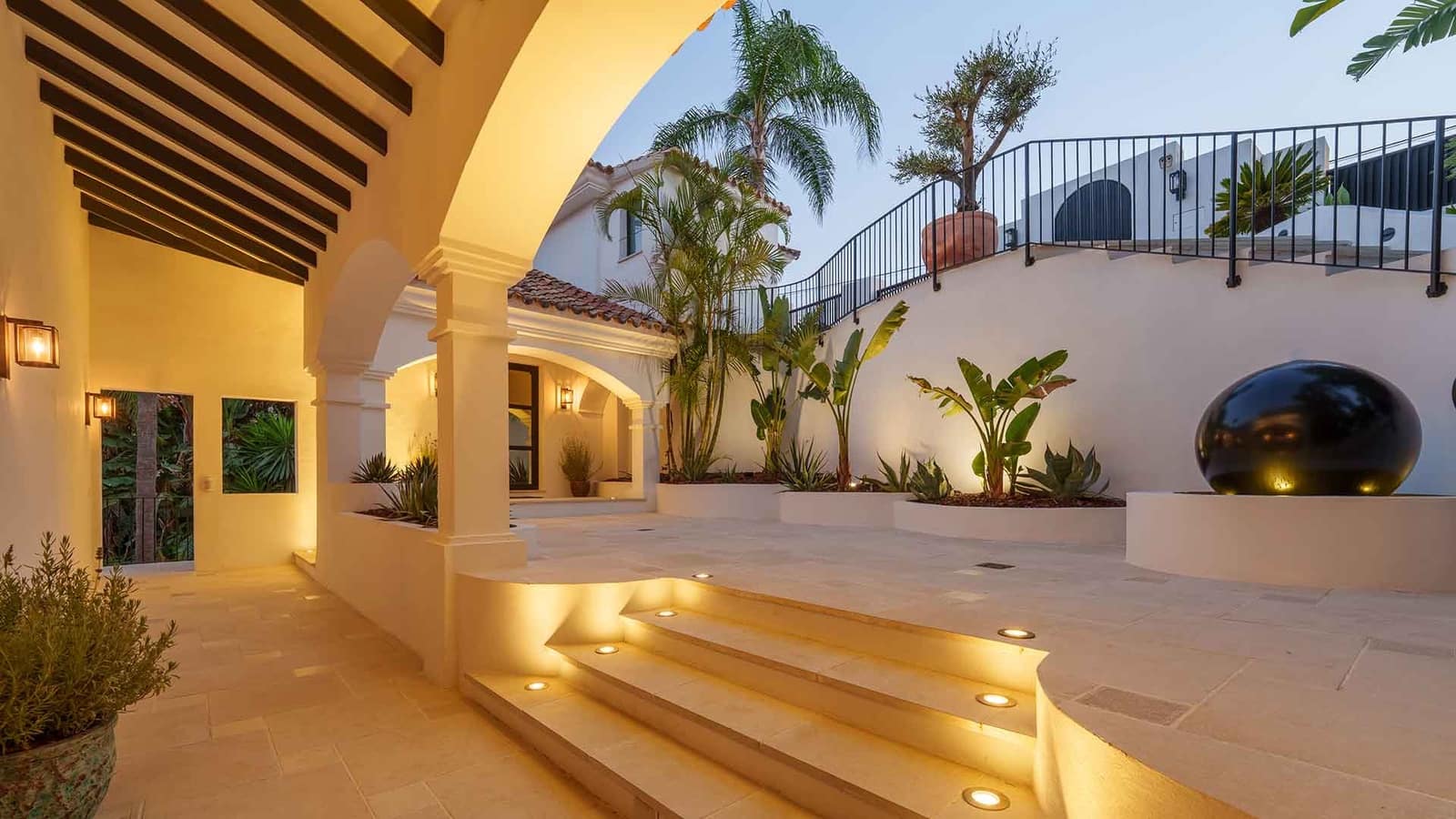 6 soverom Villa til salgs i Nueva Andalucia med svømmebasseng - € 11 950 000 (Ref: 9322595)