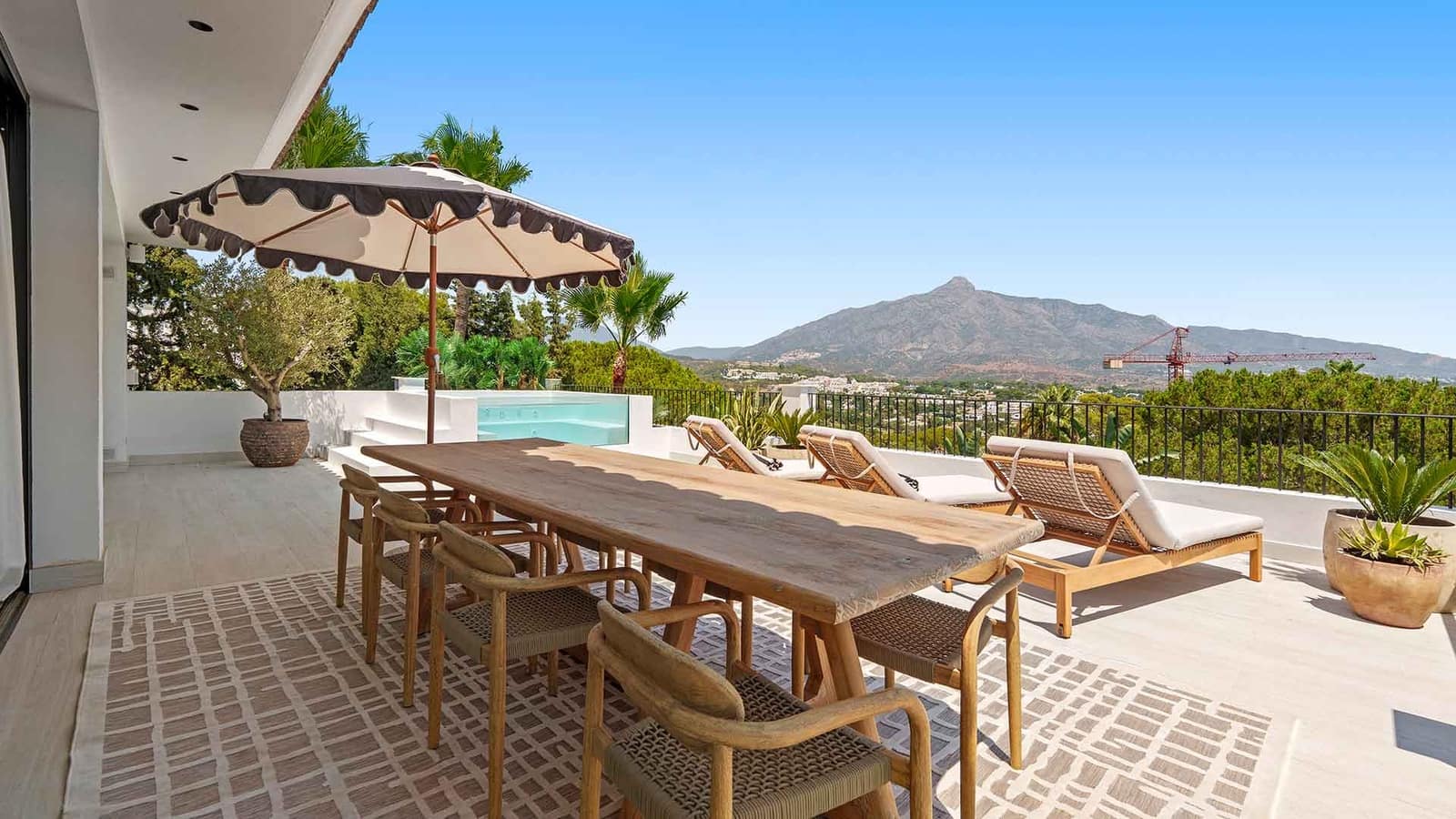 6 soverom Villa til salgs i Nueva Andalucia med svømmebasseng - € 11 950 000 (Ref: 9322595)