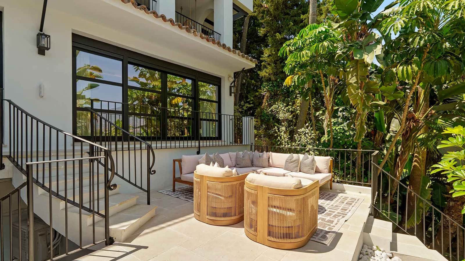 6 soverom Villa til salgs i Nueva Andalucia med svømmebasseng - € 11 950 000 (Ref: 9322595)