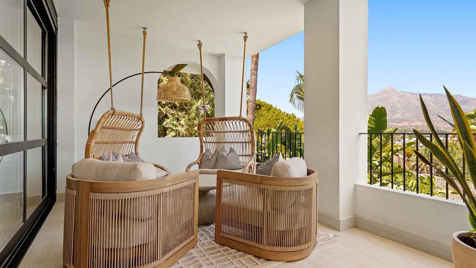 6 soverom Villa til salgs i Nueva Andalucia med svømmebasseng - € 11 950 000 (Ref: 9322595)