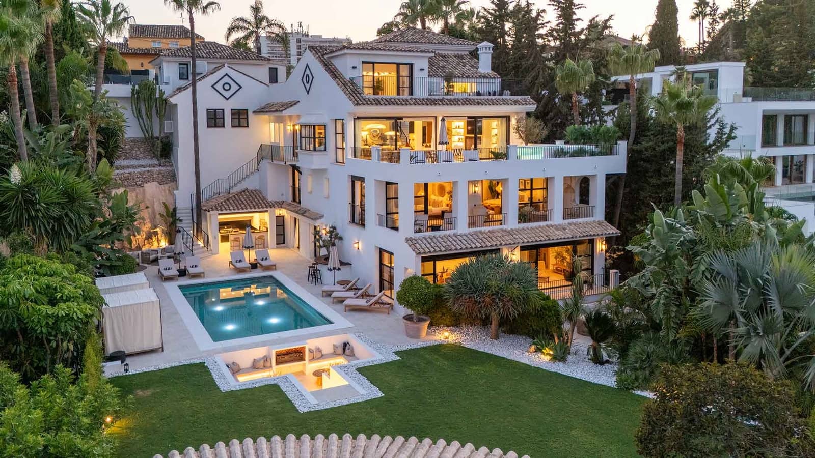 6 soverom Villa til salgs i Nueva Andalucia med svømmebasseng - € 11 950 000 (Ref: 9322595)