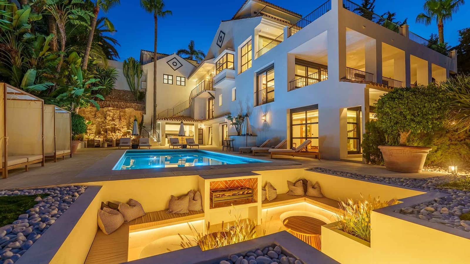 6 soverom Villa til salgs i Nueva Andalucia med svømmebasseng - € 11 950 000 (Ref: 9322595)