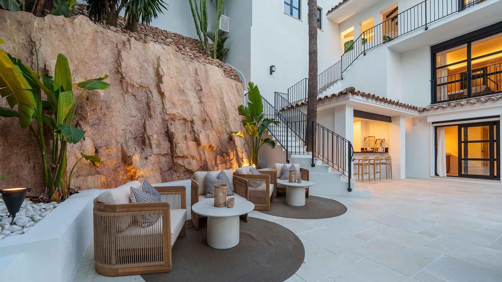 6 soverom Villa til salgs i Nueva Andalucia med svømmebasseng - € 11 950 000 (Ref: 9322595)