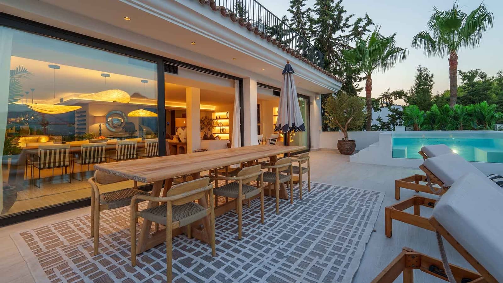 6 soverom Villa til salgs i Nueva Andalucia med svømmebasseng - € 11 950 000 (Ref: 9322595)