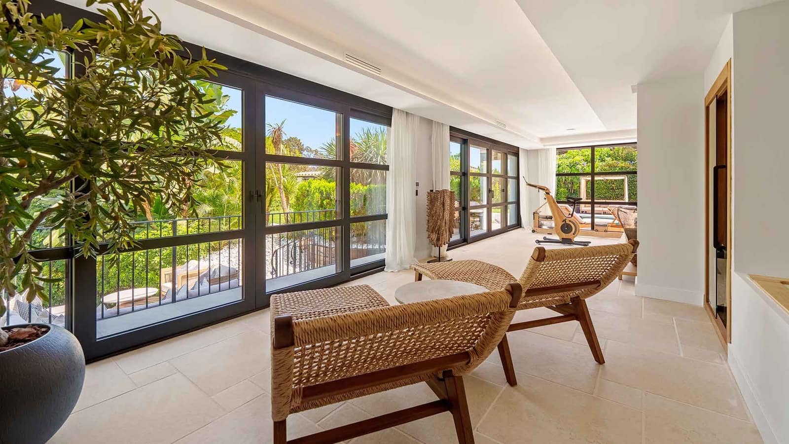 6 soverom Villa til salgs i Nueva Andalucia med svømmebasseng - € 11 950 000 (Ref: 9322595)