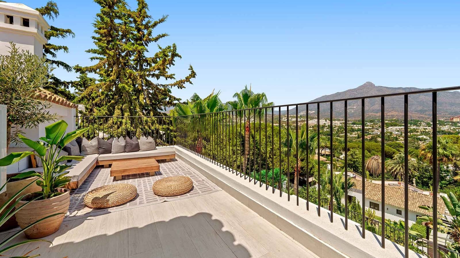 6 soverom Villa til salgs i Nueva Andalucia med svømmebasseng - € 11 950 000 (Ref: 9322595)