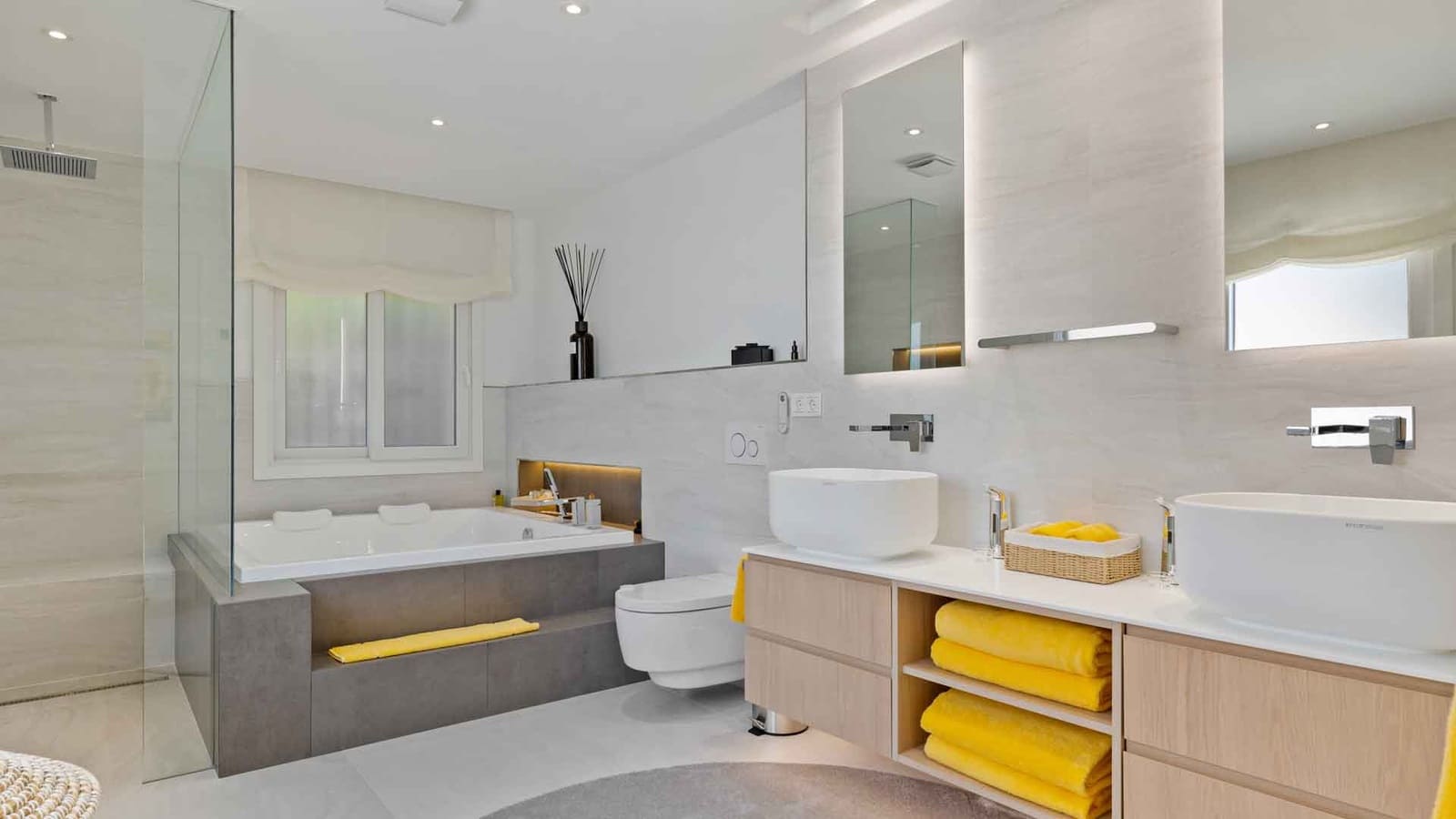 6 sypialnia Willa na sprzedaż w Nueva Andalucia z basenem - 6 900 000 € (Ref: 9342127)