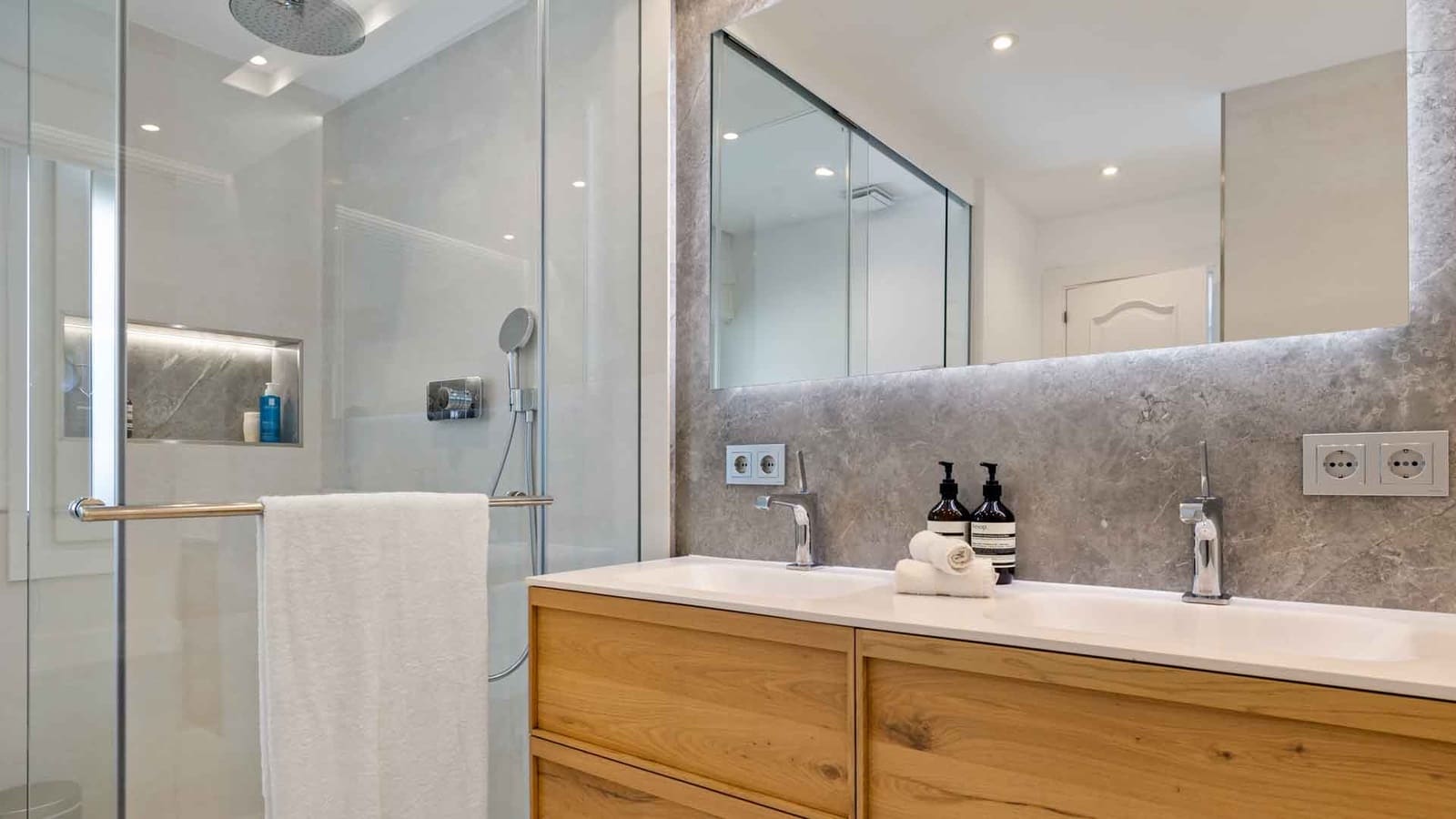 6 sypialnia Willa na sprzedaż w Nueva Andalucia z basenem - 6 900 000 € (Ref: 9342127)