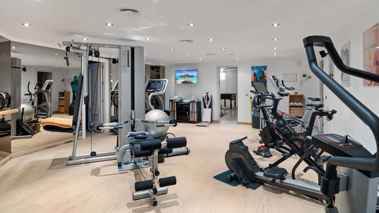 6 sypialnia Willa na sprzedaż w Nueva Andalucia z basenem - 6 900 000 € (Ref: 9342127)