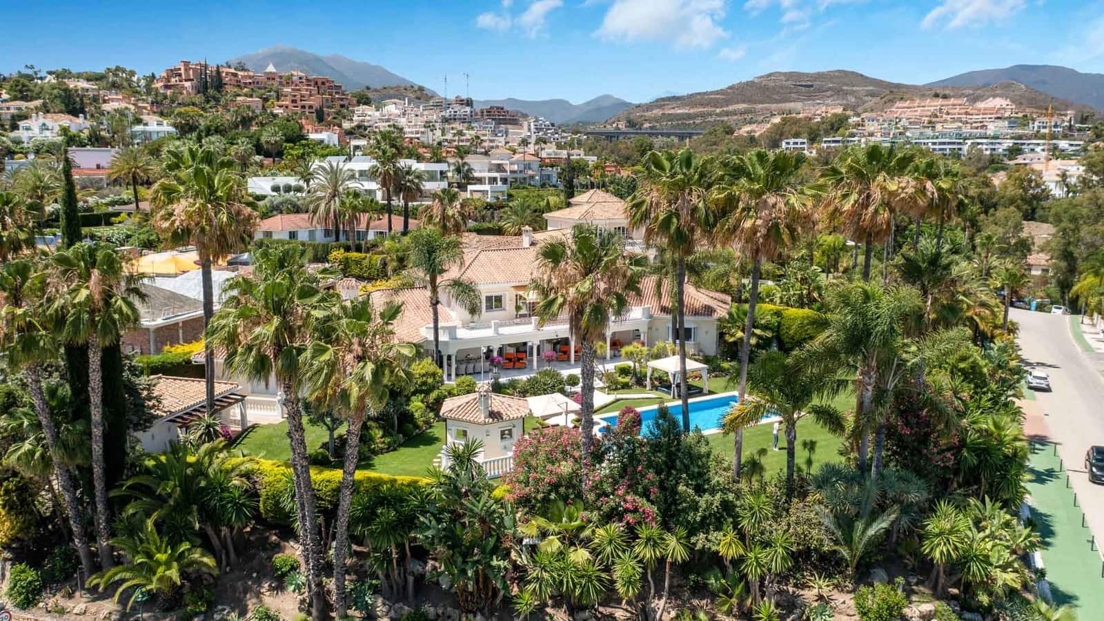 6 sypialnia Willa na sprzedaż w Nueva Andalucia z basenem - 6 900 000 € (Ref: 9342127)