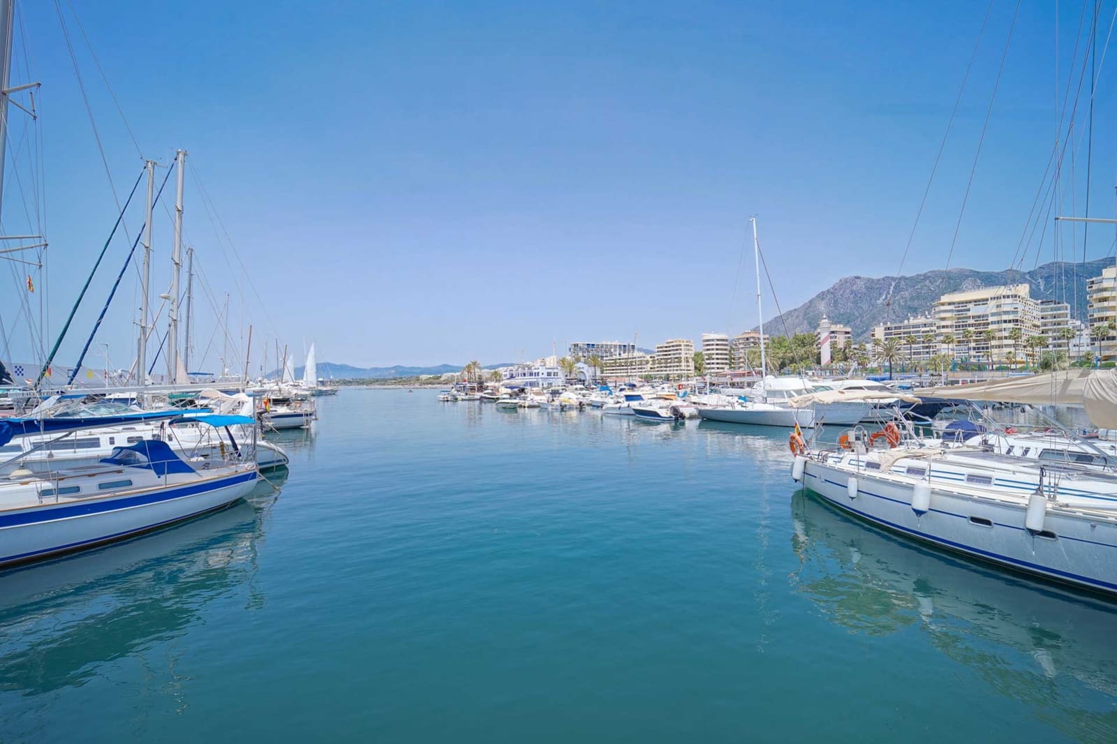 3 chambre Penthouse à vendre à Marbella avec piscine - 1 695 000 € (Ref: 9347145)