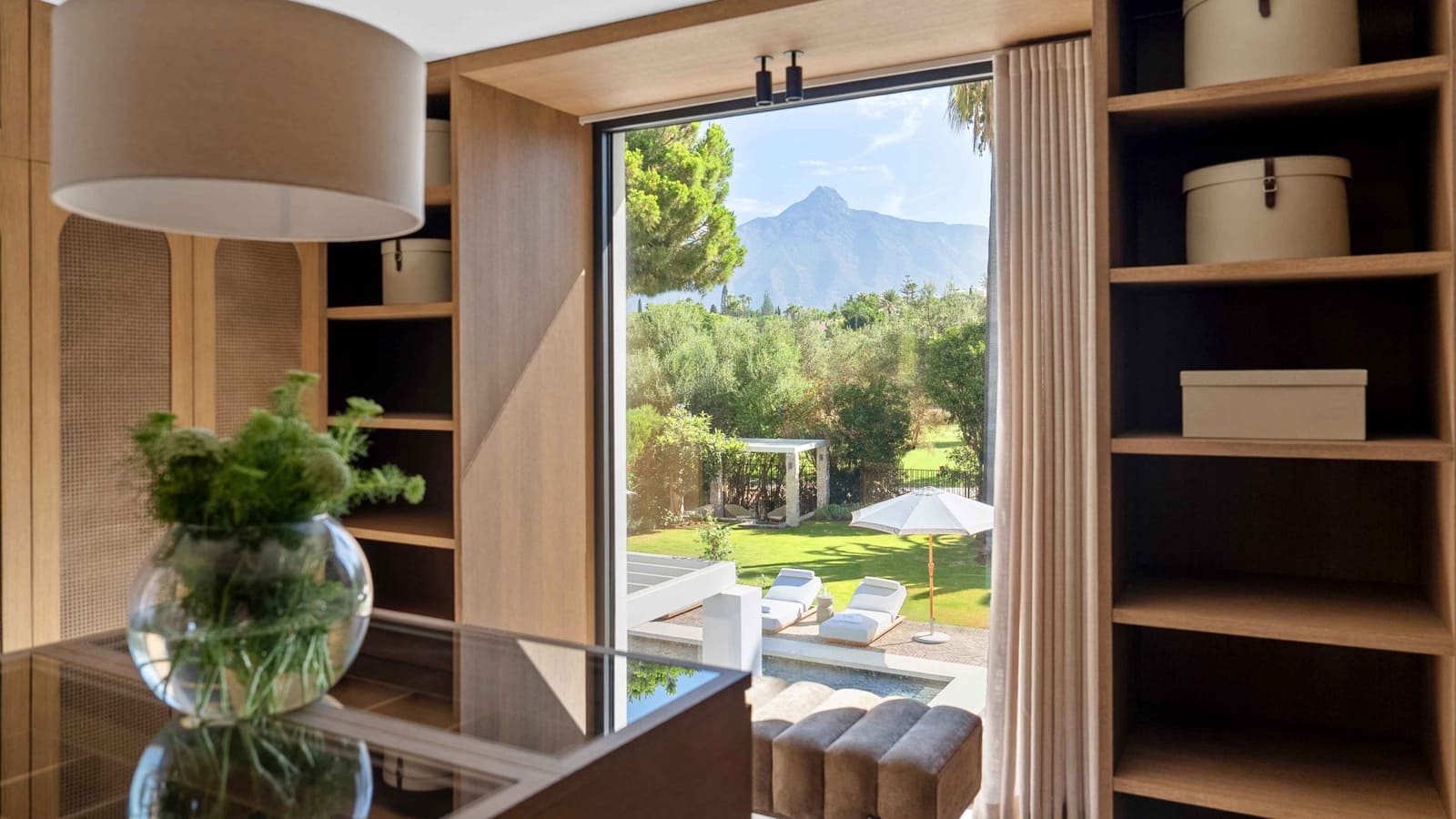 4 sypialnia Willa na sprzedaż w Nueva Andalucia z basenem - 7 495 000 € (Ref: 9355770)