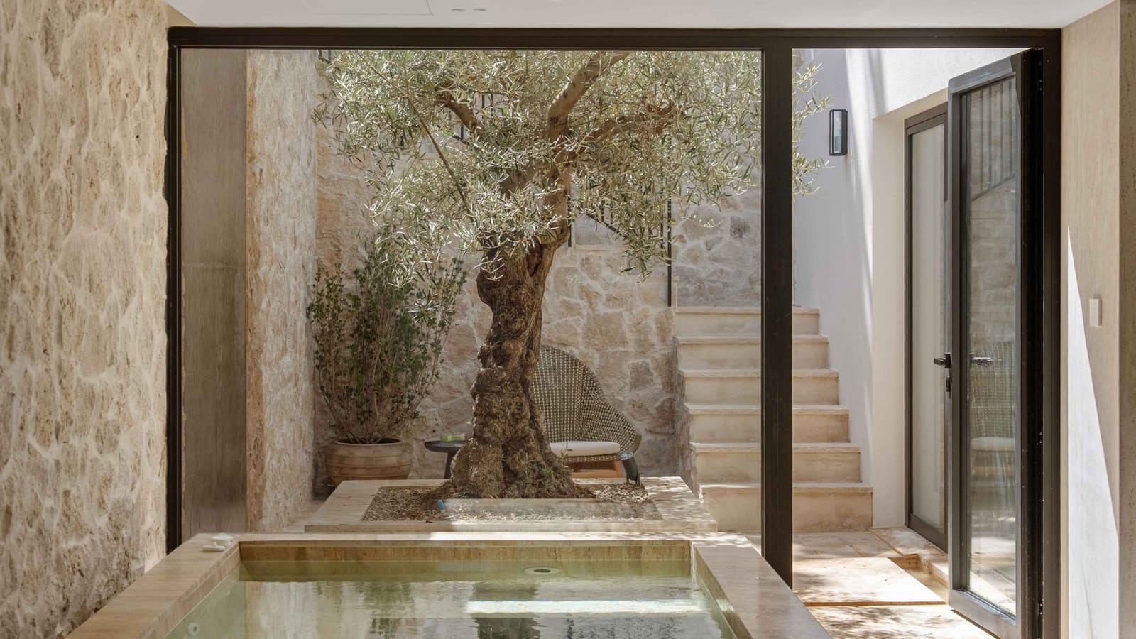 4 sypialnia Willa na sprzedaż w Nueva Andalucia z basenem - 7 495 000 € (Ref: 9355770)