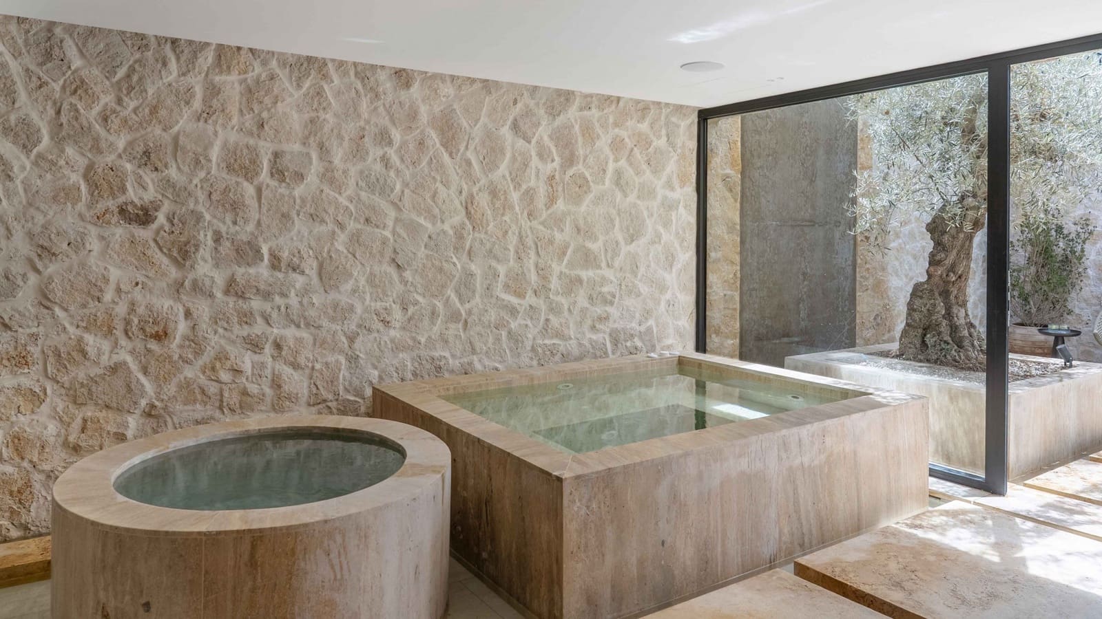 4 sypialnia Willa na sprzedaż w Nueva Andalucia z basenem - 7 495 000 € (Ref: 9355770)