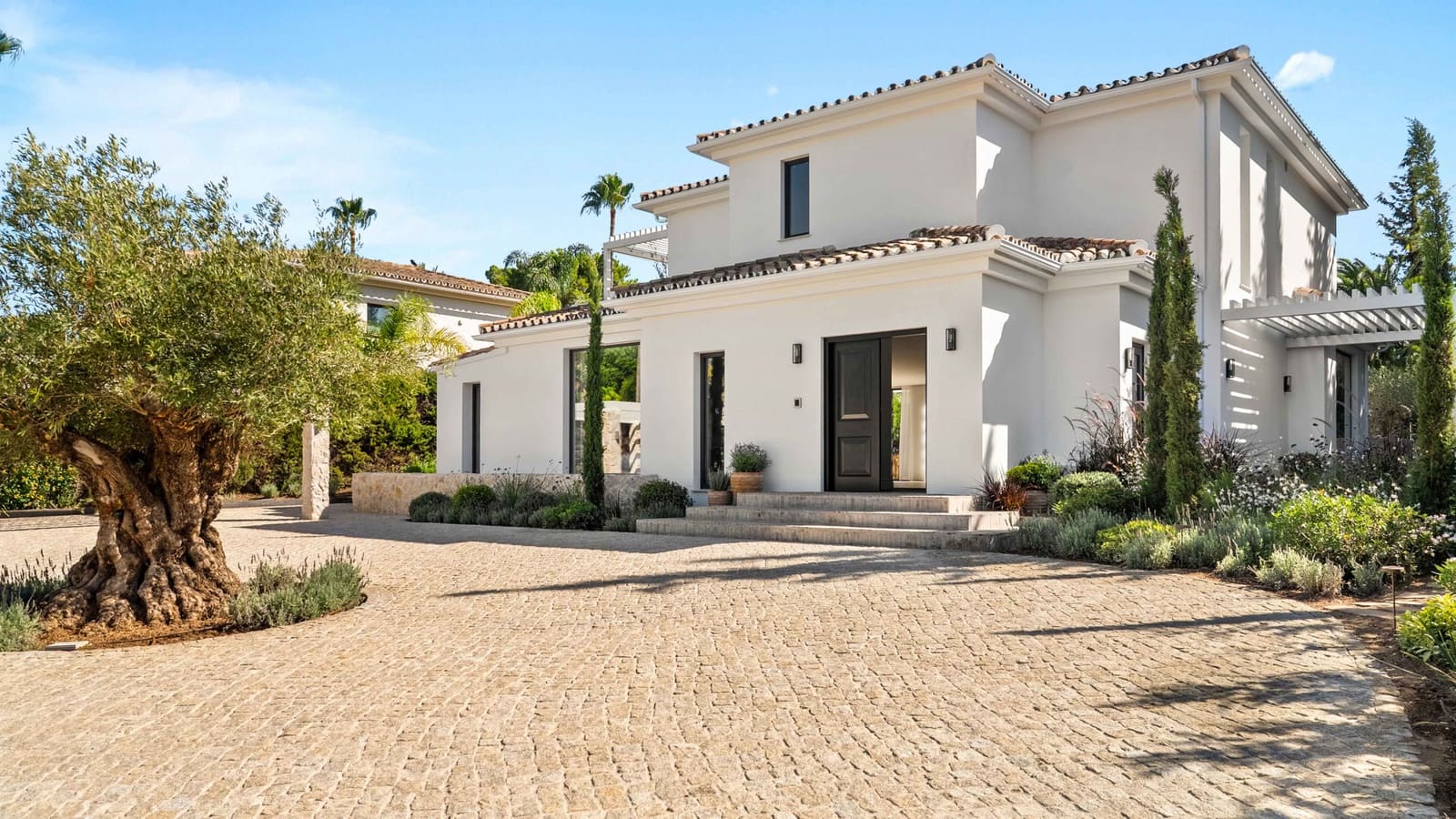 4 sypialnia Willa na sprzedaż w Nueva Andalucia z basenem - 7 495 000 € (Ref: 9355770)